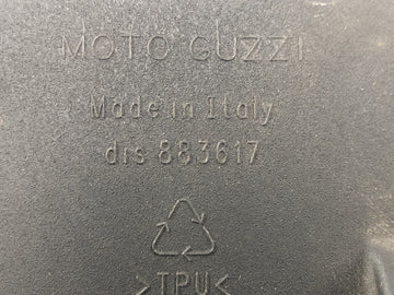 Moto Guzzi Stelvio 1200 8V [2016] - Vano batteria in gomma con scarico - 0