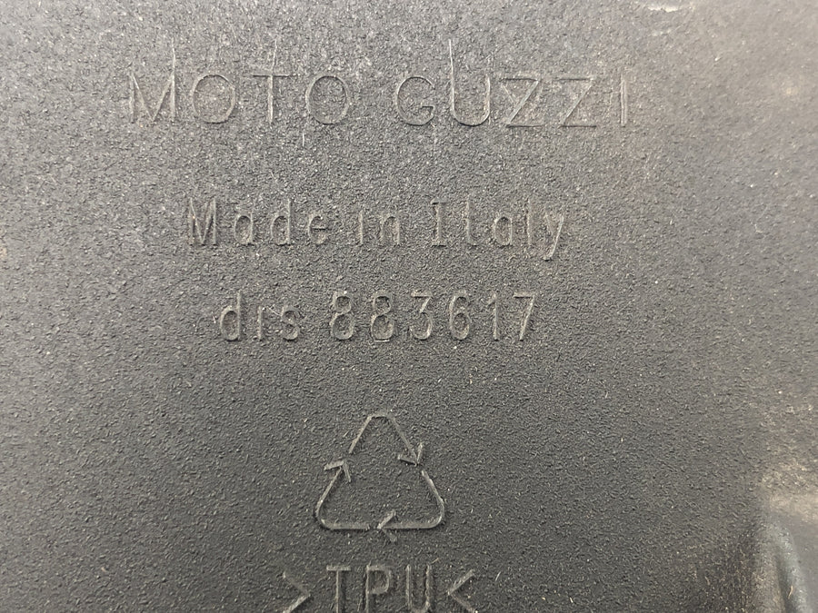 Moto Guzzi Stelvio 1200 8V [2016] - Gummi batteriboks til batterirum med afløb