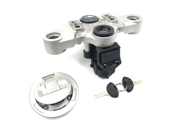 BMW R 1200 GS Adventure R12 [2012] - Slotenmaker met vorkbrug bovenaan het ontstekingsvergrendeling van het brandstofdeksel