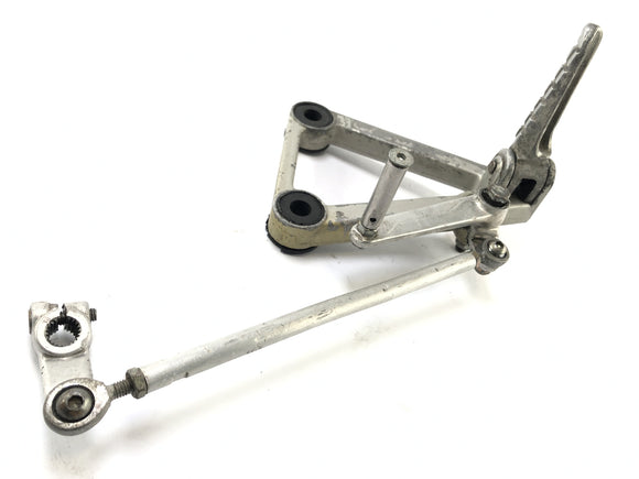 Cagiva Mito 125 8p [1991] - Footrestraste del conducente a sinistra con pedale e collegamento di commutazione