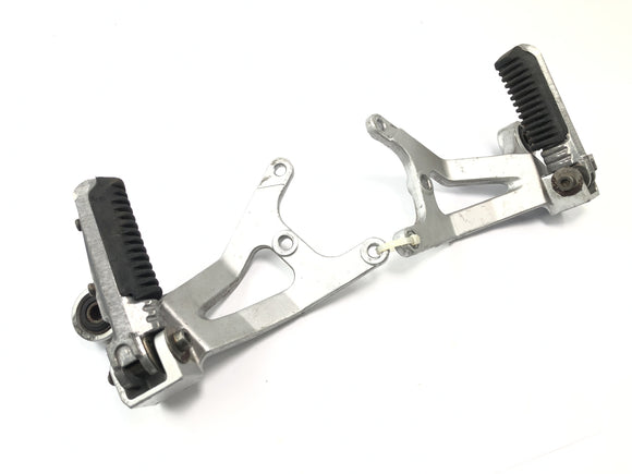 Suzuki GSX-R 1100 W GU75 C [1994] - Система подножек пассажира справа и слева