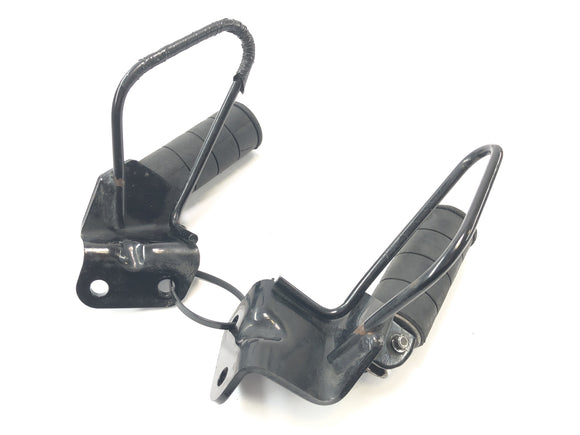 Suzuki VZ 1500 WVCU [2011] - подножки для пассажира, подножки на заднем сиденье с держателями слева и справа