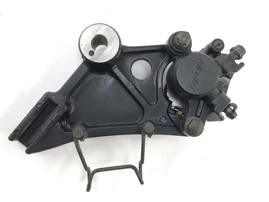 Honda CB 750 RC42 [1996] - Pinça de freio na parte traseira com placa de ancoragem