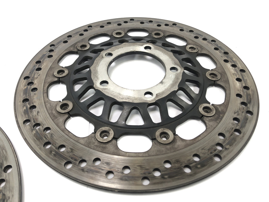 Triumph Daytona 955i T595N [2003] - Jarrulevy oikealla ja vasen 3,9 mm