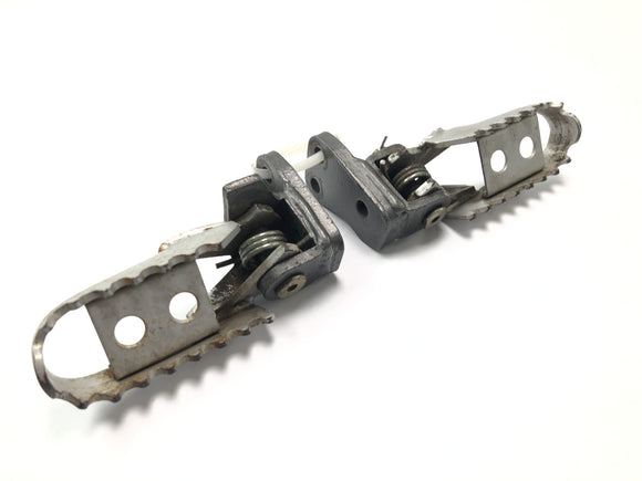 Husqvarna TE 610 E Dual H7 [1999] - Zestaw podnóżków kierowcy z mechanizmem sprężynowym