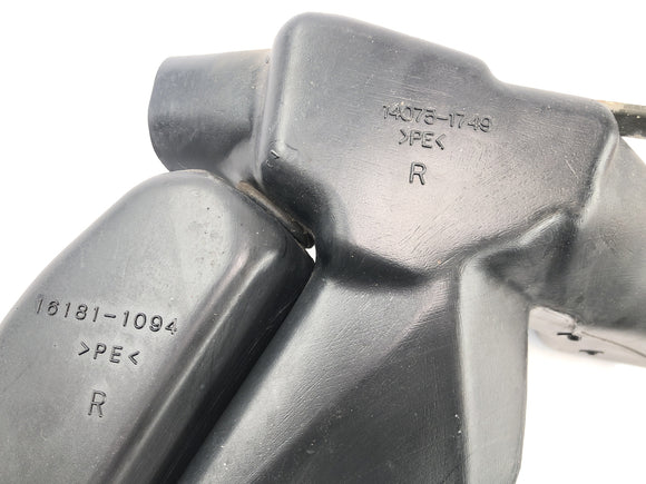 Kawasaki ZX 12 R ZXT20A [2001] - Kanał powietrzny Ramowy układ dolotu powietrza