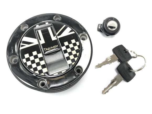 Triumph Sprint St 1050 [2005]  - トップタンクロックのフォークブリッジでロックセット