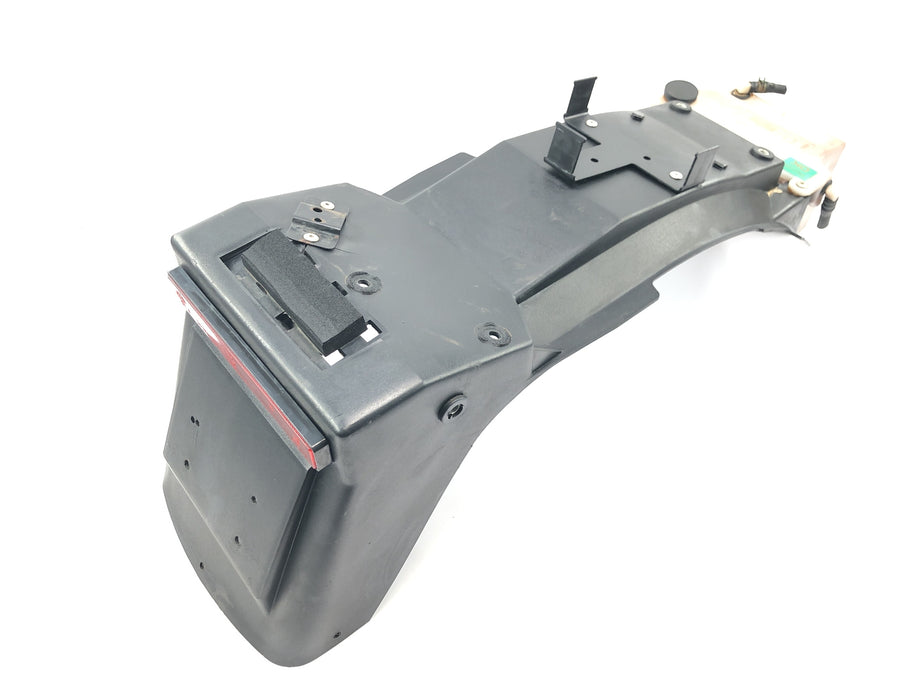 Triumph Daytona 900 T300D [1996] - takalokasuojan sisempi roiskesuoja takana