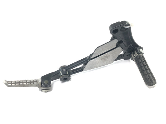 Kawasaki Zephyr 750 ZR750C [1994] - Fußrastenanlage Fahrer Beifahrer Fußraste Halter rechts