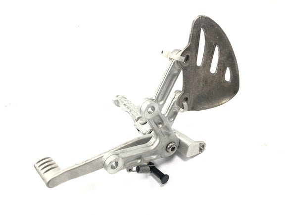 Triumph Speed ​​Triple T509 [1998] - rechtervoetsteunsysteem met rempedaal