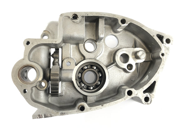 Triumph Bonneville T140V [1976] - Cubierta de engranajes en el interior