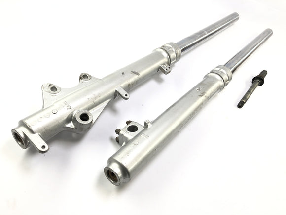 Yamaha DT 125 DE06 [2005] - Fourche télescopique avec axe