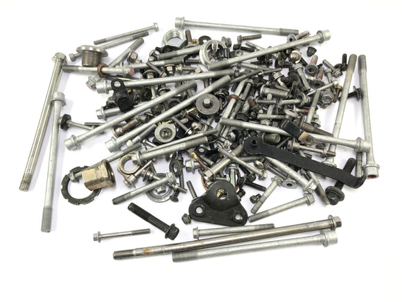 Kawasaki Z 1000 ZRT00A [2006] - Zbytkové díly a šrouby jsou svazek