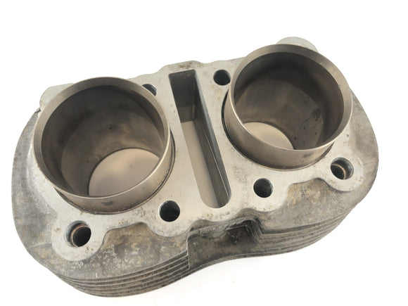 Yamaha XS 400 2A2 [1982]  - ピストン付きのシリンダー