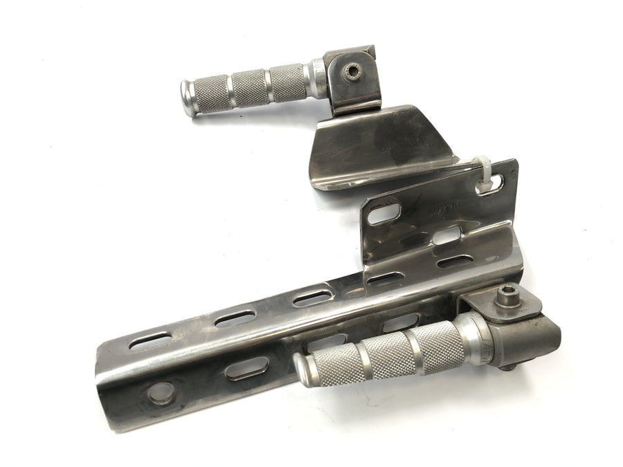Triumph Speed Triple T509 [1998] - passenger footrest system