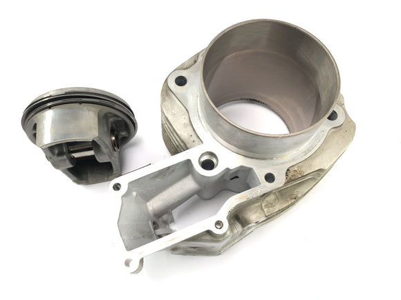 BMW R 1150 R R21 [2003]  - 右边有活塞的气缸