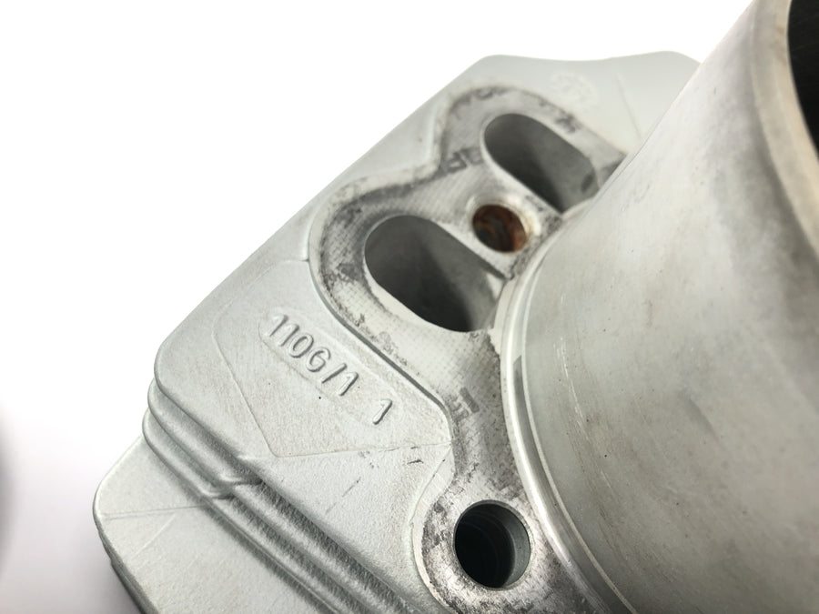Moto Guzzi V11 Sport [1999] - cylinder z tłokiem po lewej stronie