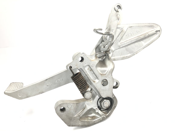 Yamaha YZF 750 R 4HN [1995] - Fahrer Fußrastenanlage rechts mit Bremspedal