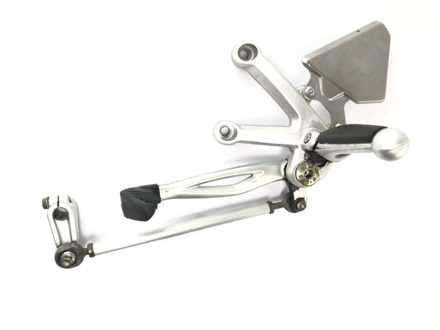 Benelli TNT 1130 [2009] - Systém levé stupačky řidiče s řadicí pákou.