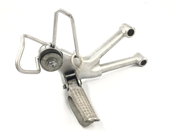 スズキGSX R 1100 GV73B [1990]  - ホルダー付きドライバーのフットレスト右