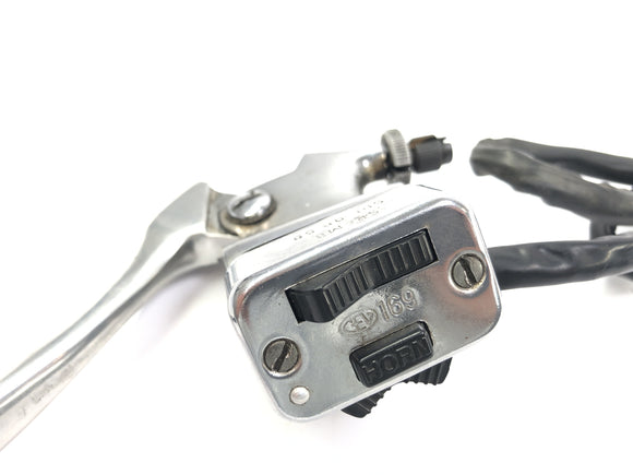 Moto Guzzi V7 Special [1971] - Stuurfittingen aan de linkerkant met koppelingshendel