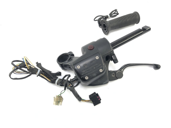 BMW R 1100 S R11S [2005]  - 左側のハンドルバーフィッティングは、ステアリングのハンドルバースイッチとクラッチポンプを備えています