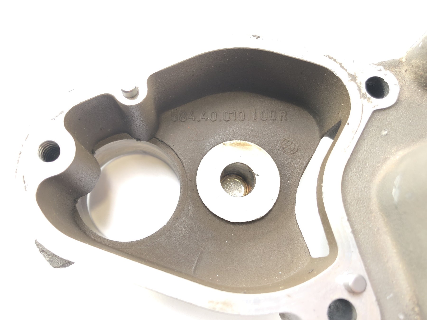 KTM 640 LC4 Adventure [2000] - Engine cover clutch cover intermediate part