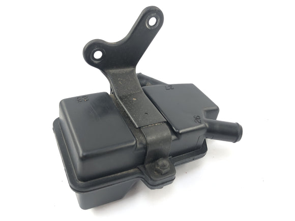 Honda CB 750 RC42 [1996] - Secondary air housing engine ventilation