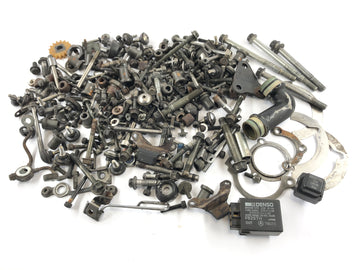 Yamaha V Max 1200 2WE [1996] - 剩余零件和螺丝混批