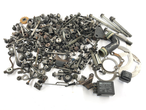 Yamaha v Max 1200 2We [1996] - остаточные детали и винты являются пакетом