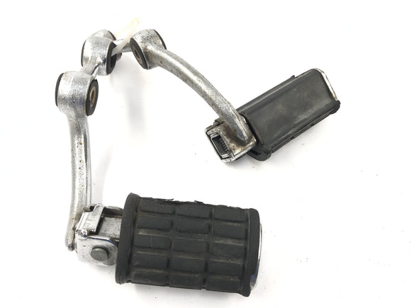 ヤマハXV 750 5G5 [1982]  - フットレストドライバーのフットレスト左と右カップル