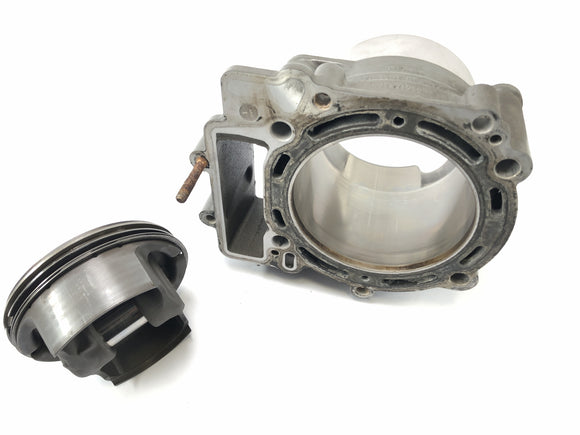 KTM 950 SM LC8 [2008] - Cylinder z tłokami z tyłu