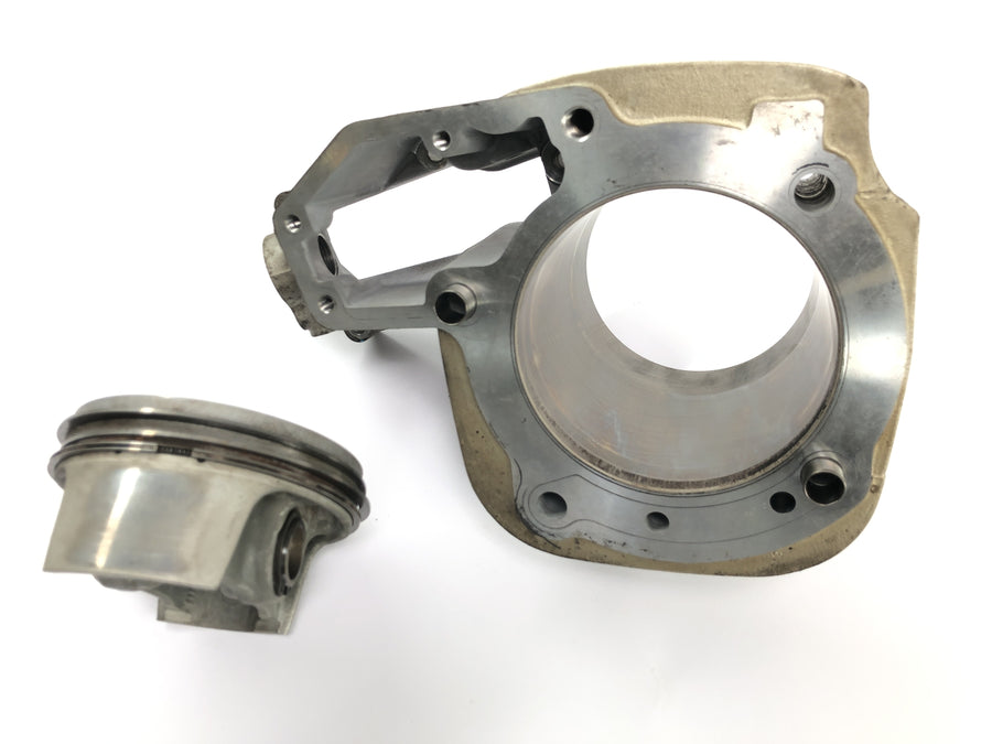 BMW R 1100 RT 259 [1999] - sylinder med stempel til høyre