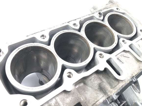 BMW K 1200 GT K12 [2003] - ライナーとピストン付きエンジン ブロック