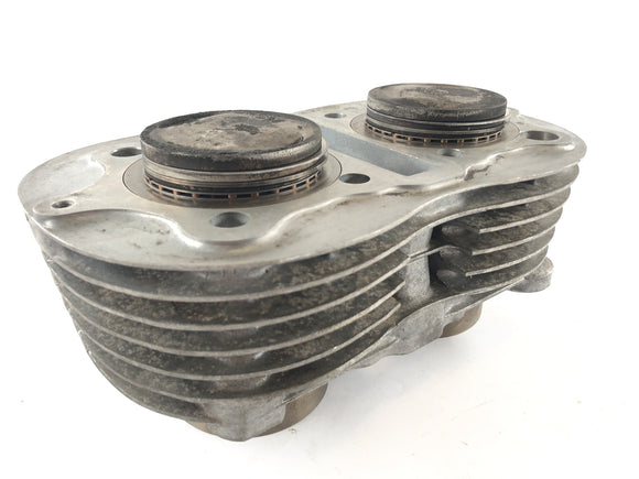 Yamaha XS 400 2A2 [1982]  - ピストン付きのシリンダー