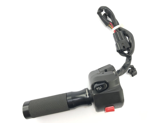 Kawasaki Z 1000 ZRT00A [2006] - Styrkörning till höger med gasreglaget