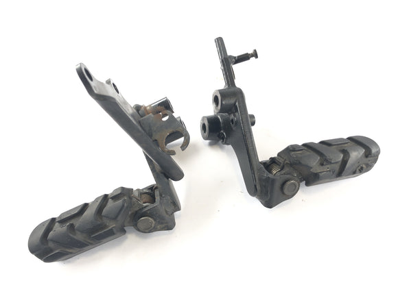 ヤマハXT 660 DM01 [2004]  - ホルダーとフットレストの左と時刻のドライバーのフットレスト