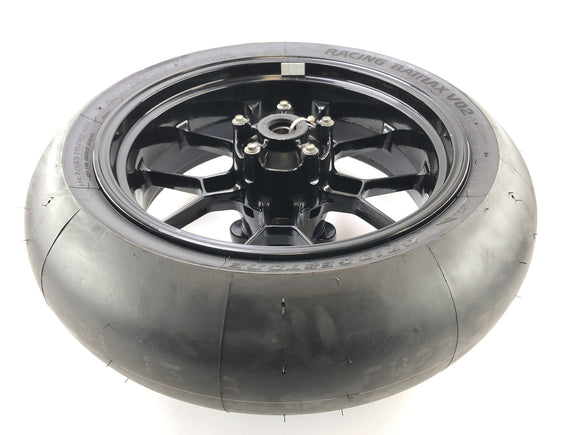 Apryia RSV4 1000 [2010]  - 後部タイヤの欠陥でのリアホイールリム