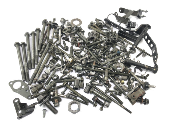 Yamaha TRX 800 4UN [1996] - Zbytkové části a šrouby jsou svazek