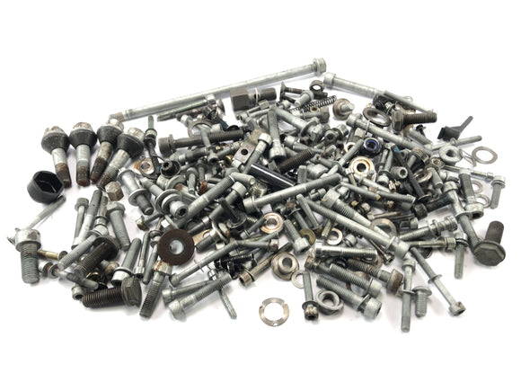 BMW R 1150 R R21 [2003] - Restdeler og skruer er bunt