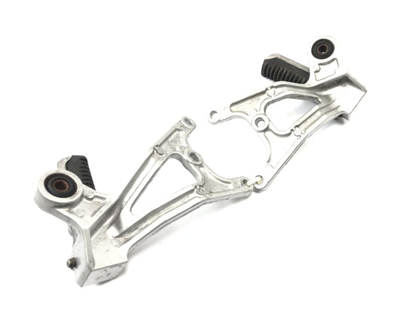 Suzuki GSX-R 1100 W GU75 C [1994] - Система подножек пассажира справа и слева