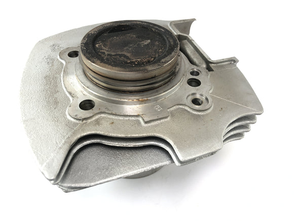 Ducati Monster M600 [1995] - Cylindre de cylindre Cylindre avec des pistons au cylindre arrière