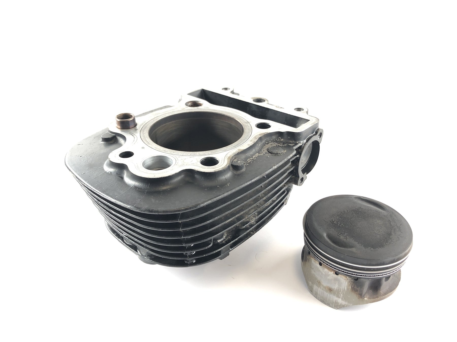 Yamaha XVS 650 Drag Star VM02 [1998] - Cylinder with piston at the front