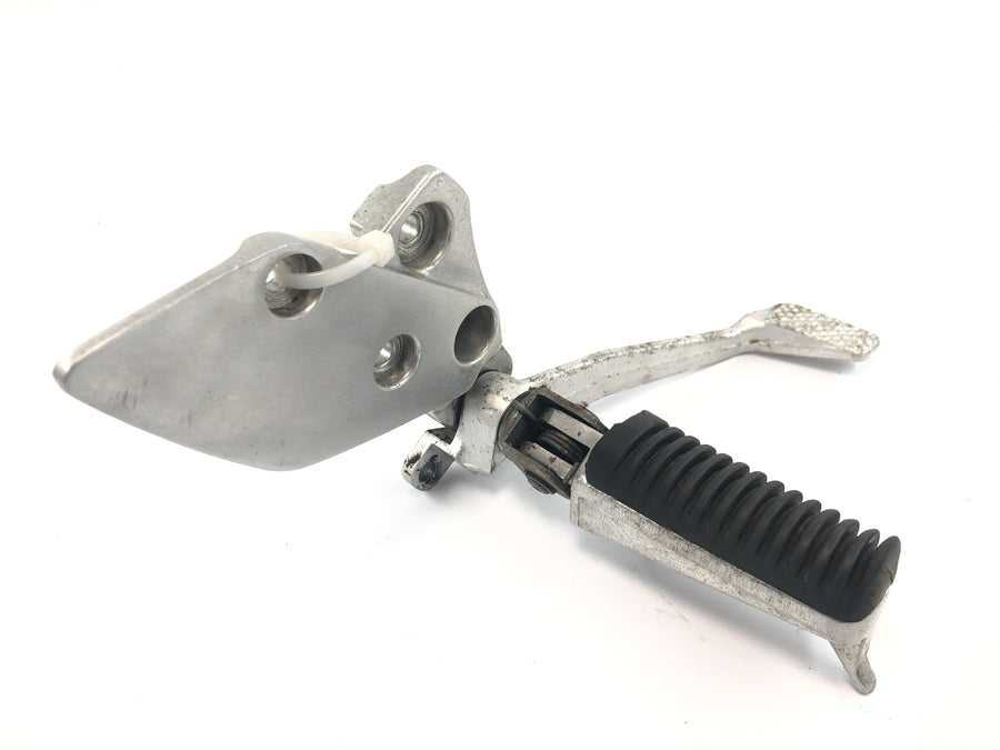 Yamaha XJR 1200 4PU [1996] - Kuljettajan jalkatuki oikealla jarrupolkimella ja pidikkeellä