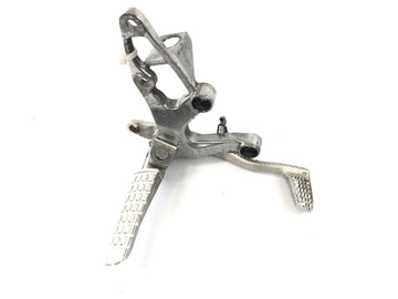 Triumph Speed Triple 1050 515NJ [2007] - Fußrastenanlage Fahrer rechts mit Bremspedal