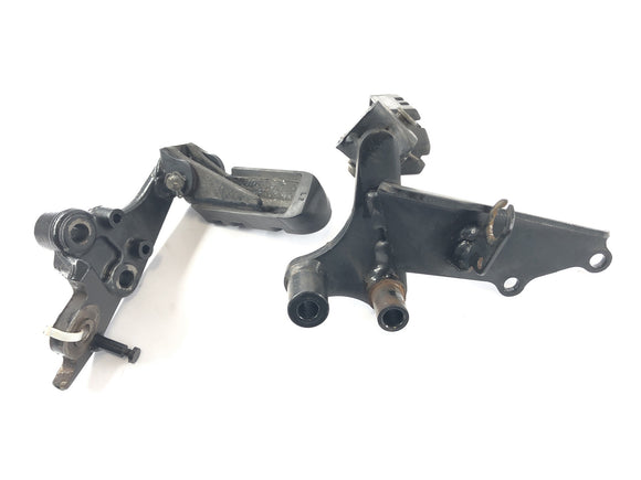 ヤマハXT 660 DM01 [2004]  - ホルダーとフットレストの左と時刻のドライバーのフットレスト