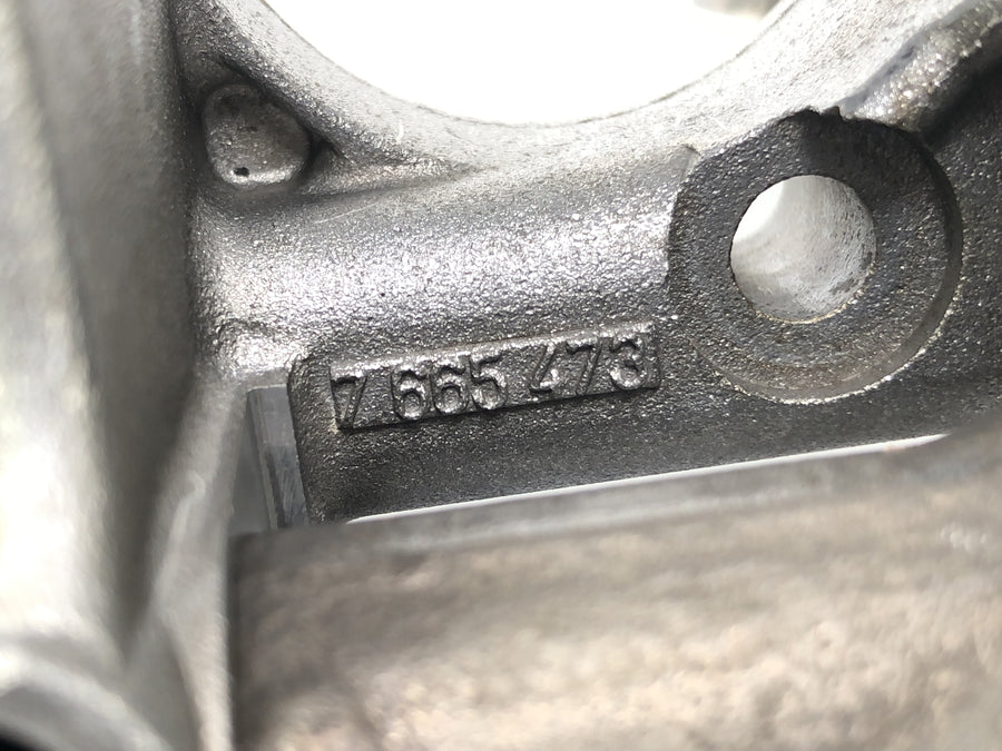 BMW R 1100 S R11S [2005] - Nukkvõlli kronstein vasakul koos nukkvõlliga