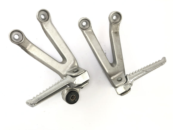 Honda CBR 900 RR SC28 [1994] - Держатель FootRest FootRest в левой и правой подводной подготовке педии