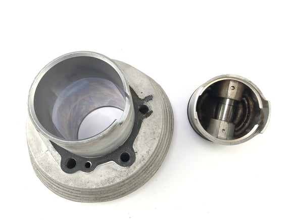 Moto Guzzi V7 Special [1971]  - 右側にピストンが付いたシリンダー