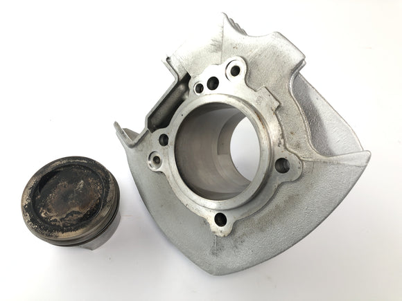 Ducati Monster M600 [1995] - Cylindre de cylindre Cylindre avec des pistons au cylindre arrière